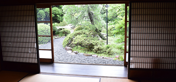 写真:日差しの良い廊下