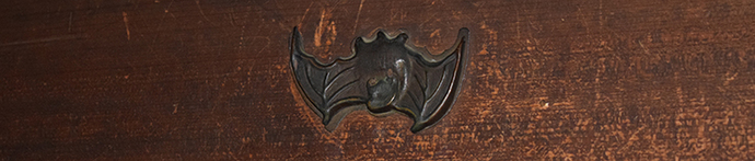 写真:コウモリの釘隠し