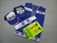写真:帽子屋ベストなどのパトロール用品