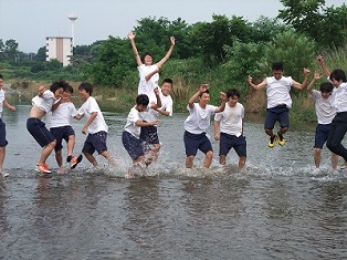 写真:「男と自然の世界」