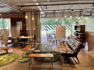 写真:PlanTラウンジ手前部分