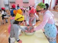 おやつづくりの写真