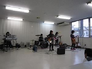 写真:楽器の演奏