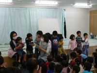 写真:11月の誕生児紹介の様子