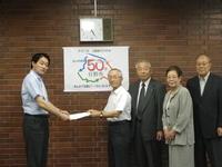 写真:市長へ手渡し