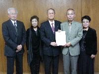 写真:市長と委員