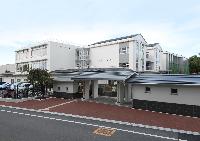 写真:日野第一中学校外観正面