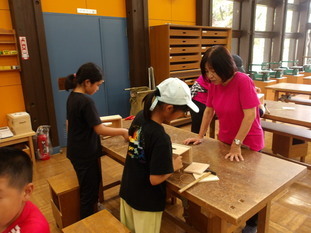 写真:木工教室の様子