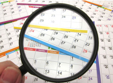 写真:虫眼鏡ごしのカレンダー