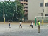 写真:校庭の見守り