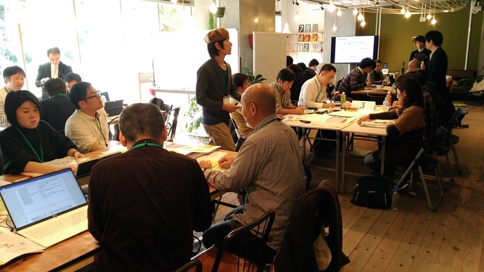 写真:オープンデータイベント(アイデアソン)に参加している様子