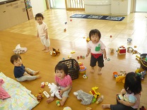 写真：お部屋のおもちゃも大好き