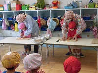調理をしている子ども達の写真3