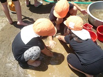 写真：どろんこあそび