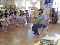 読み聞かせの写真