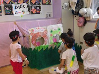 まとあてをしている子ども達