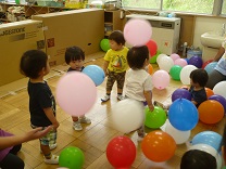 夏祭り風船プール写真