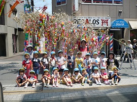 笹飾り高幡不動参道商店会飾りつけ写真