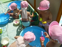 水あそび1歳写真