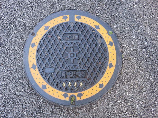 写真:消火栓のマンホールの蓋
