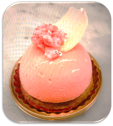 写真:ピンクサファイヤのジュエリームース