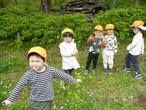 写真：原っぱで