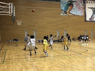 写真:バスケットボール試合風景