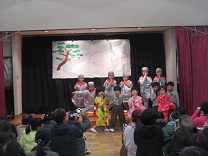 写真：5歳児の舞台発表