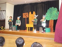 写真：3歳児の舞台発表