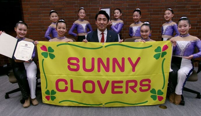 写真：サニークローバーズの皆様と市長