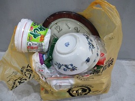 不燃ごみに入っていたカップ類(プラごみ)