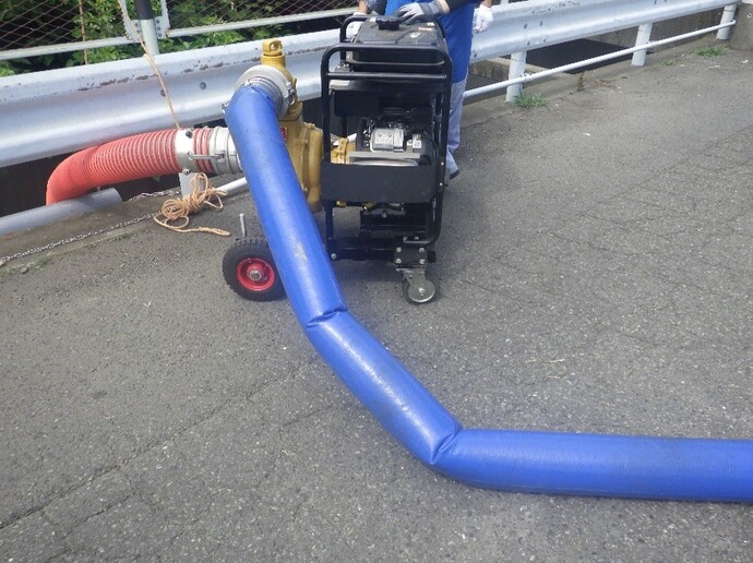 ポンプ訓練の様子の写真4