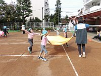 らいおんぐみがミニバルーンをしている写真