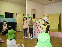 5歳児らいおん組の10月生まれの子のインタビューの写真