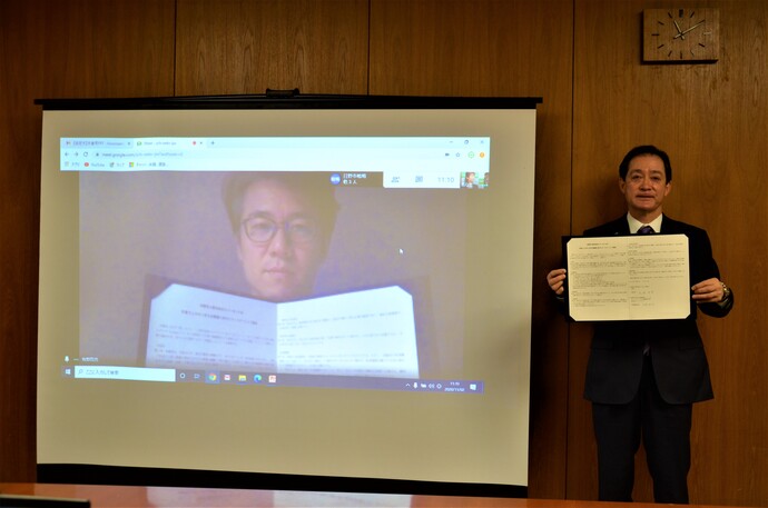 写真:2ショット(大坪市長と牧野社長)