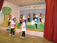 4歳児ぞう組の表現遊びの最後の場面の写真