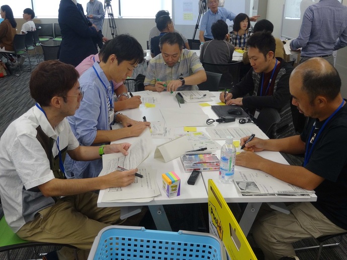 写真:オープンデータイベント(アイデアソン)に参加している様子