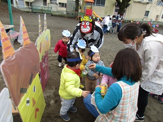 節分集会0歳の様子の写真