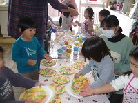 2歳児うさぎ組のピザ屋さんの写真