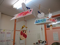 写真：1歳児作のこいのぼり