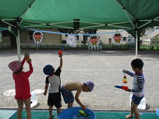 プール開きの様子の写真