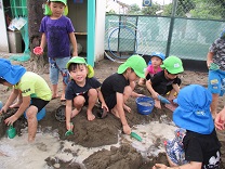 写真：どろんこあそび