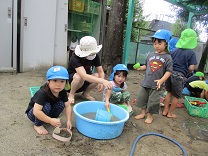 写真：どろんこあそび