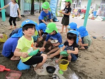 写真：どろんこあそび