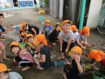 写真：どろんこあそび