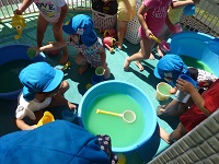 4歳児水遊びの写真4