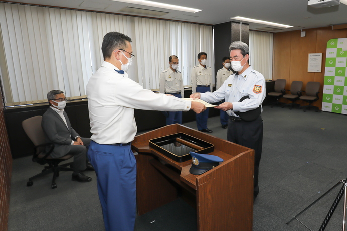 画像:表彰状授与