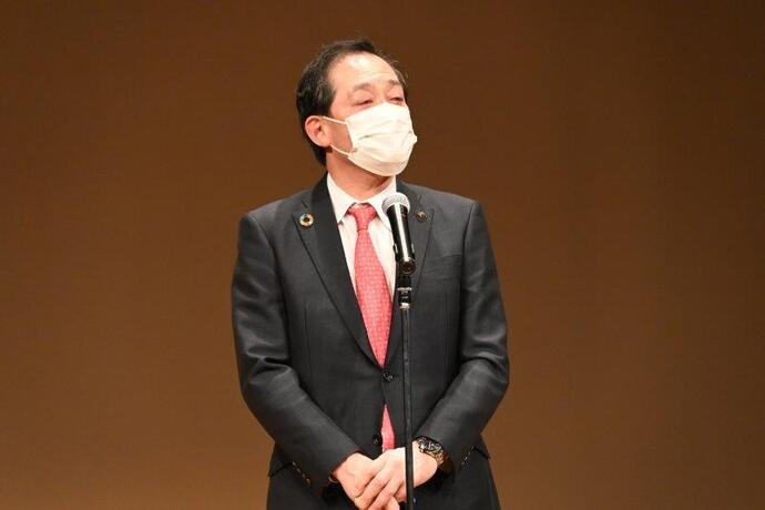 写真:戦争体験アーカイブイベント会場のようす(日野市長のスピーチ)