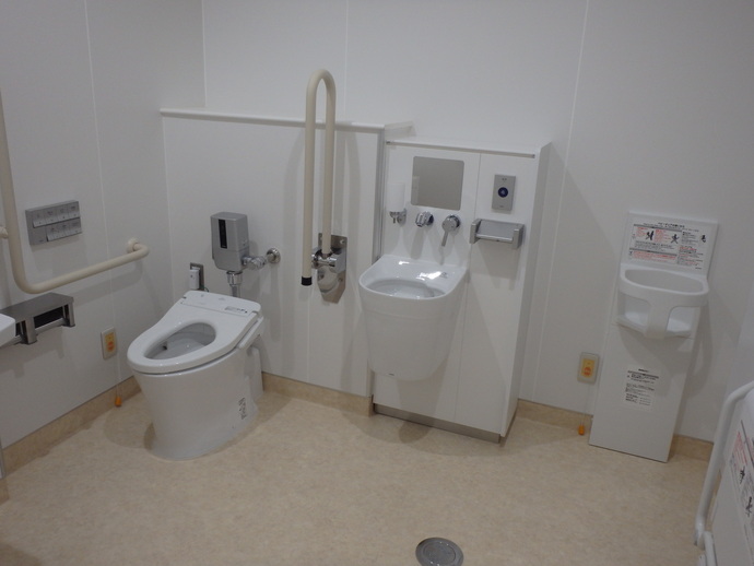 写真:バリアフリートイレ
