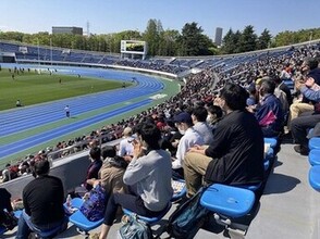 みんなでレッドドルフィンズを応援する様子の写真